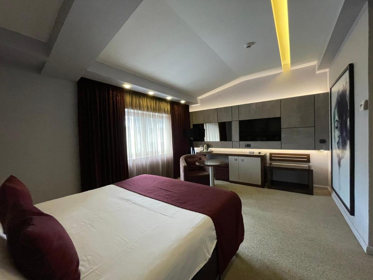 Queen'S Hotel - Zebra Centre Skopje Ngoại thất bức ảnh