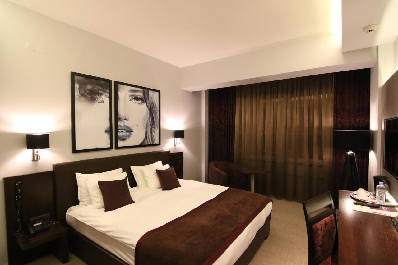 Queen'S Hotel - Zebra Centre Skopje Ngoại thất bức ảnh