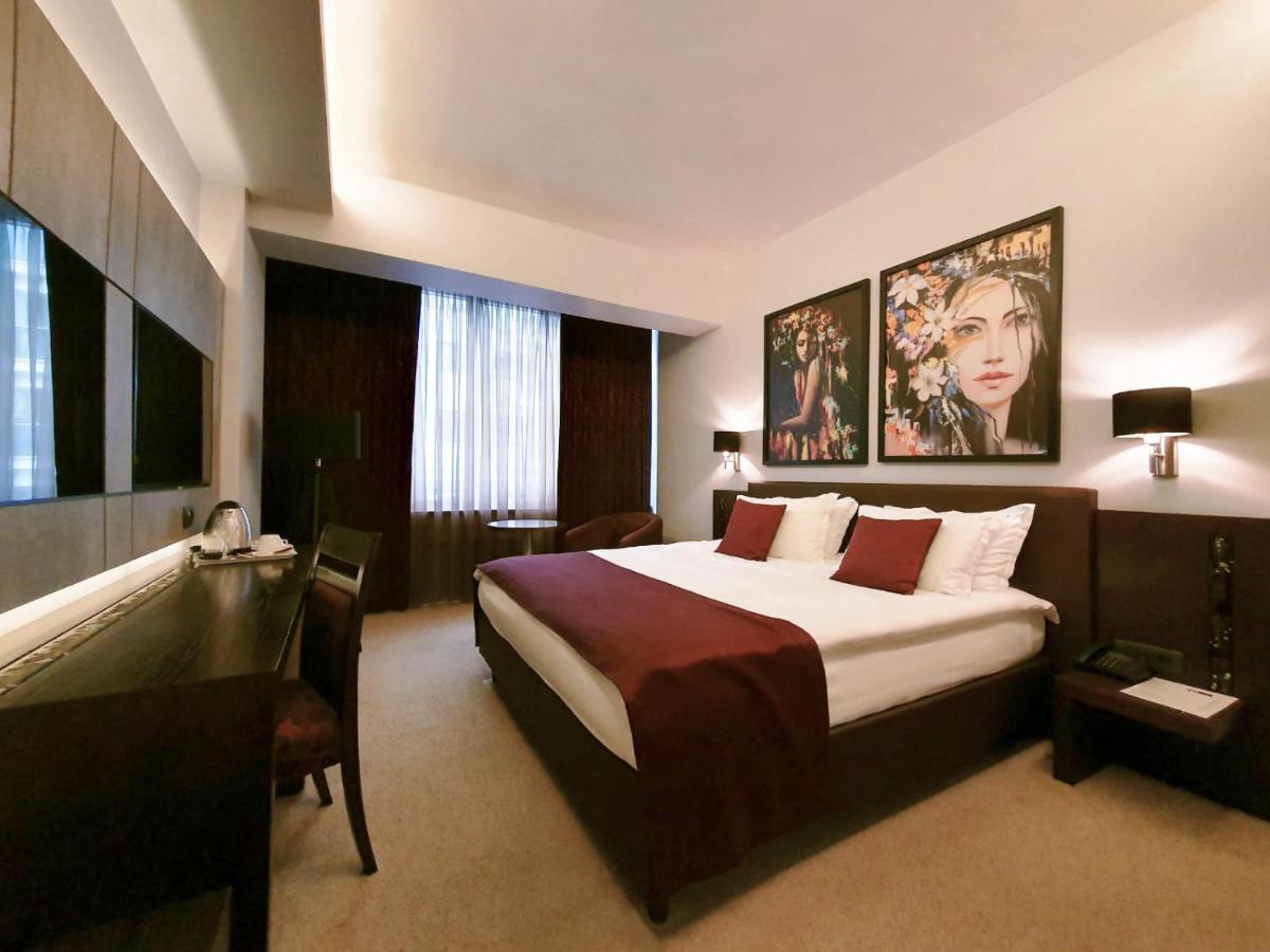 Queen'S Hotel - Zebra Centre Skopje Ngoại thất bức ảnh