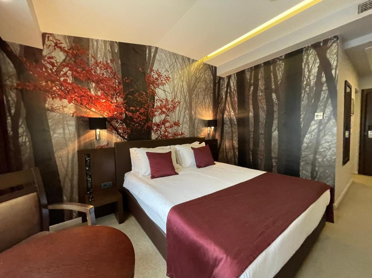 Queen'S Hotel - Zebra Centre Skopje Ngoại thất bức ảnh