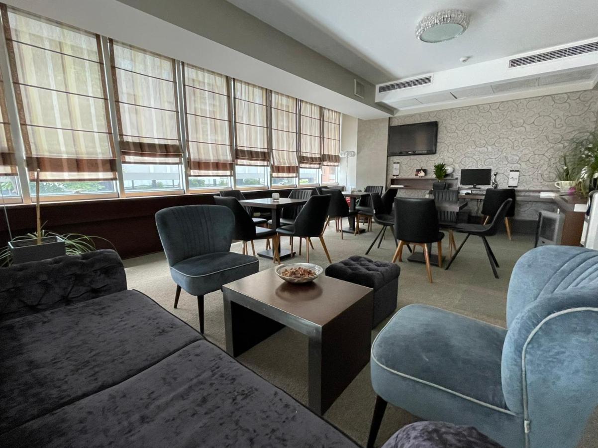 Queen'S Hotel - Zebra Centre Skopje Ngoại thất bức ảnh