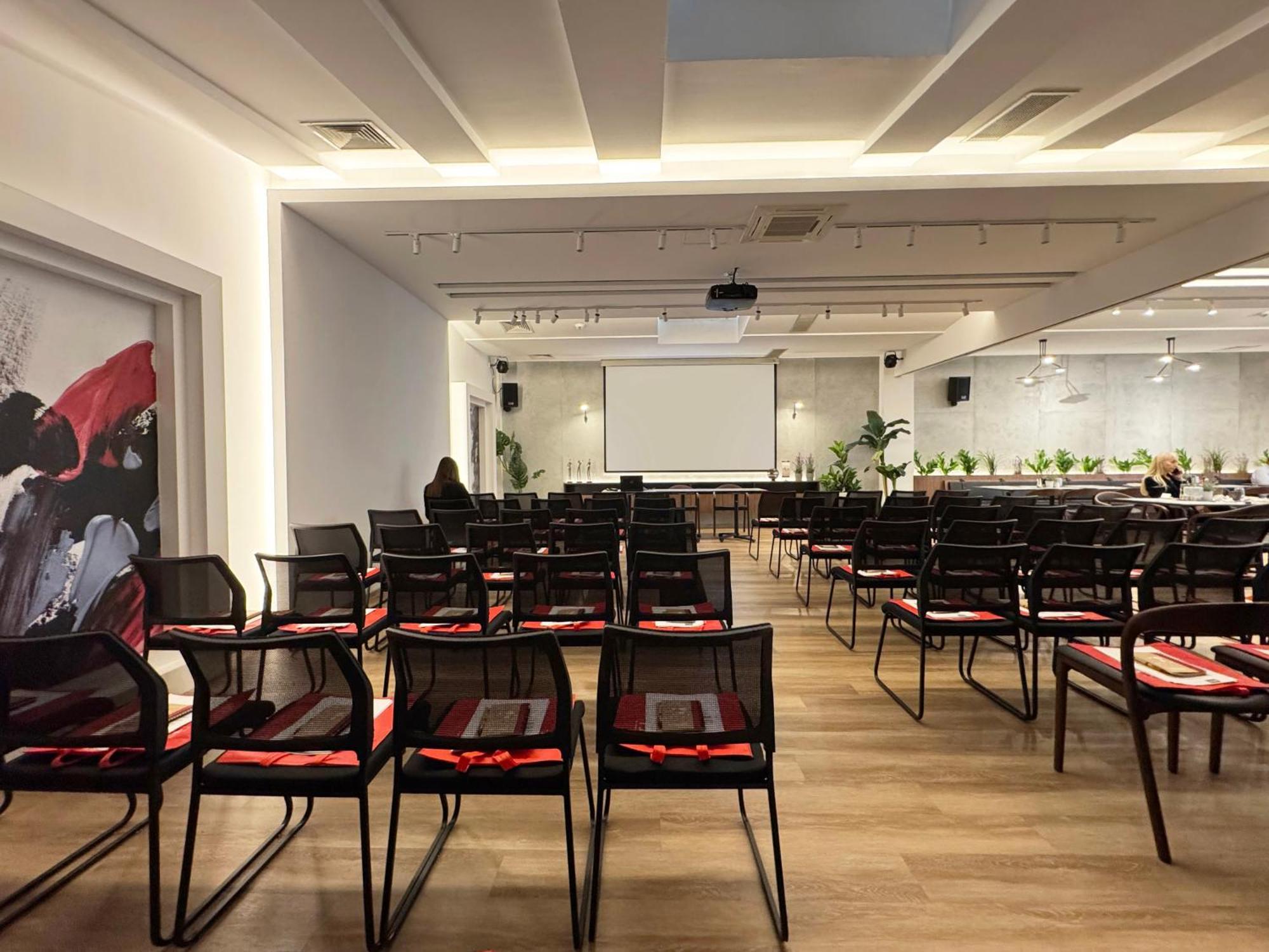 Queen'S Hotel - Zebra Centre Skopje Ngoại thất bức ảnh