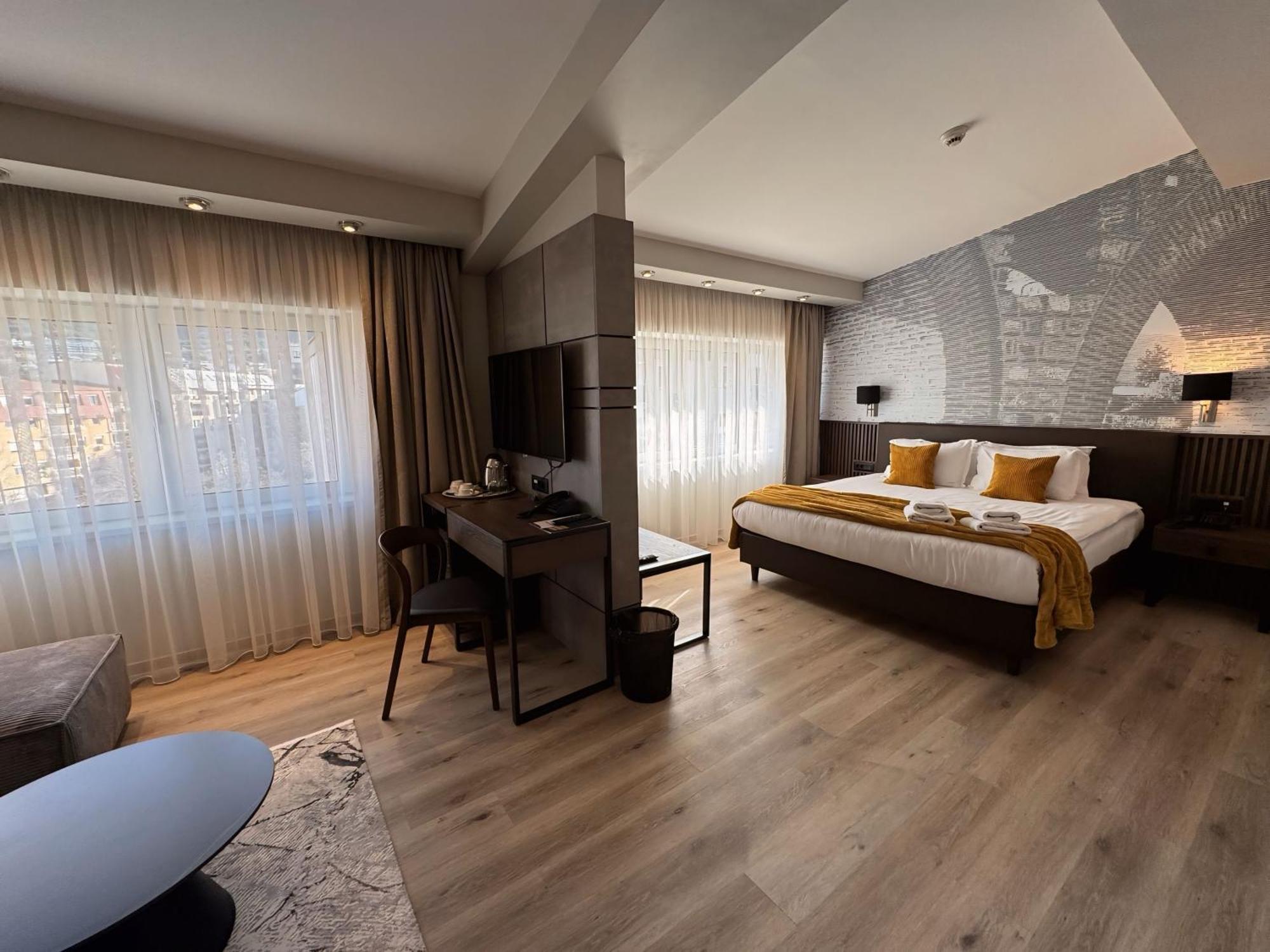 Queen'S Hotel - Zebra Centre Skopje Ngoại thất bức ảnh