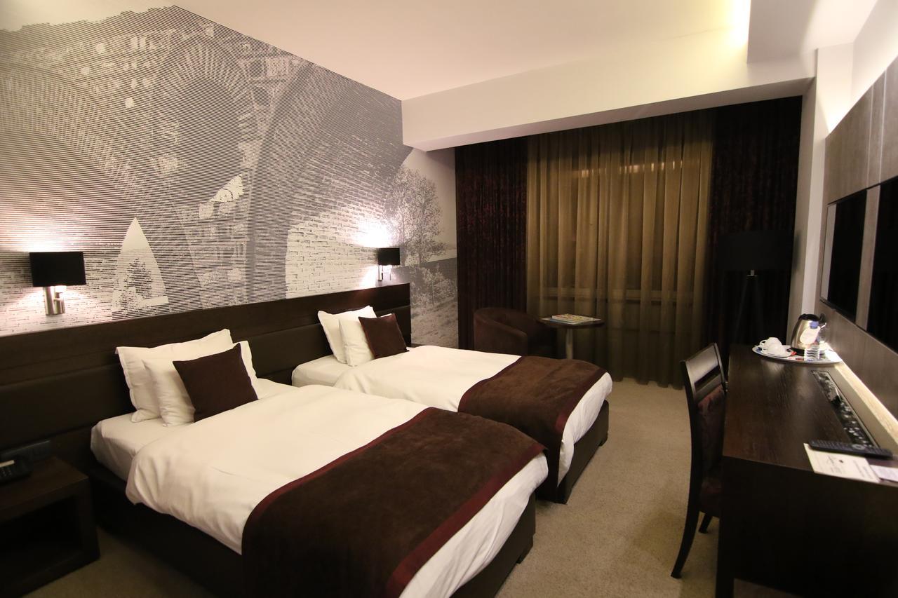 Queen'S Hotel - Zebra Centre Skopje Phòng bức ảnh