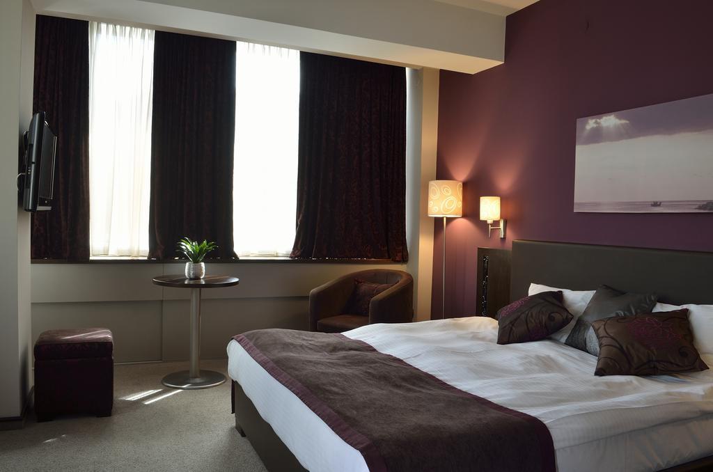 Queen'S Hotel - Zebra Centre Skopje Phòng bức ảnh