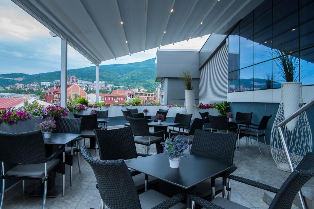 Queen'S Hotel - Zebra Centre Skopje Ngoại thất bức ảnh