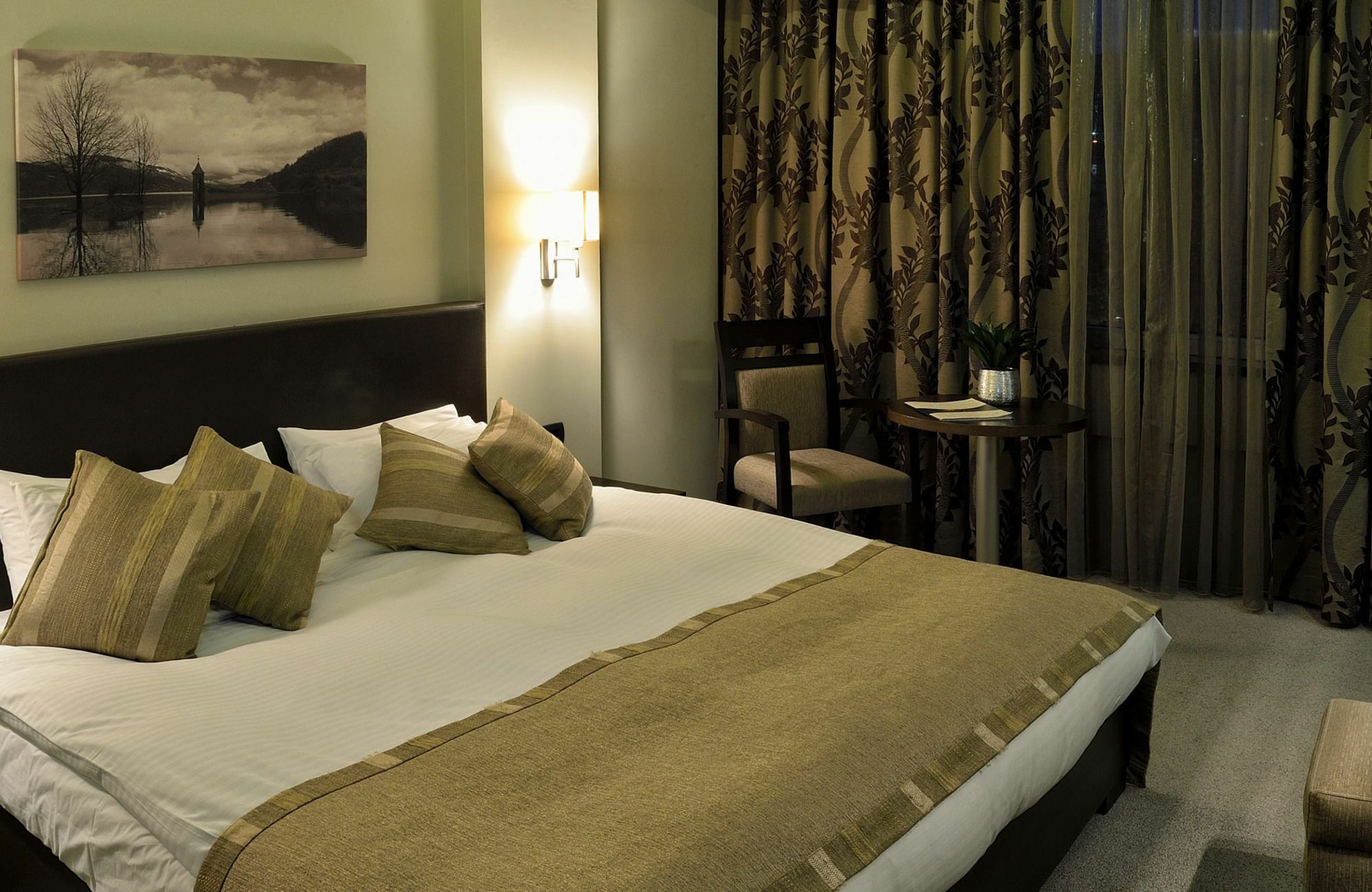 Queen'S Hotel - Zebra Centre Skopje Ngoại thất bức ảnh