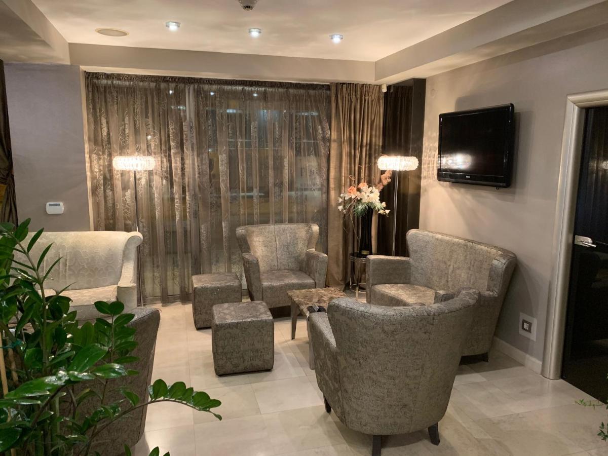 Queen'S Hotel - Zebra Centre Skopje Ngoại thất bức ảnh